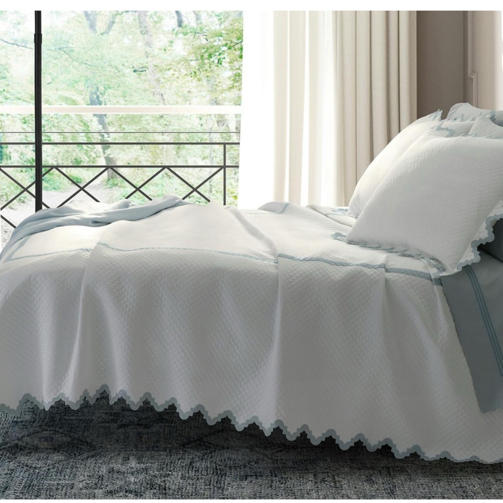Matouk Aziza Full/Queen Coverlet in White/ Pool $774 New!